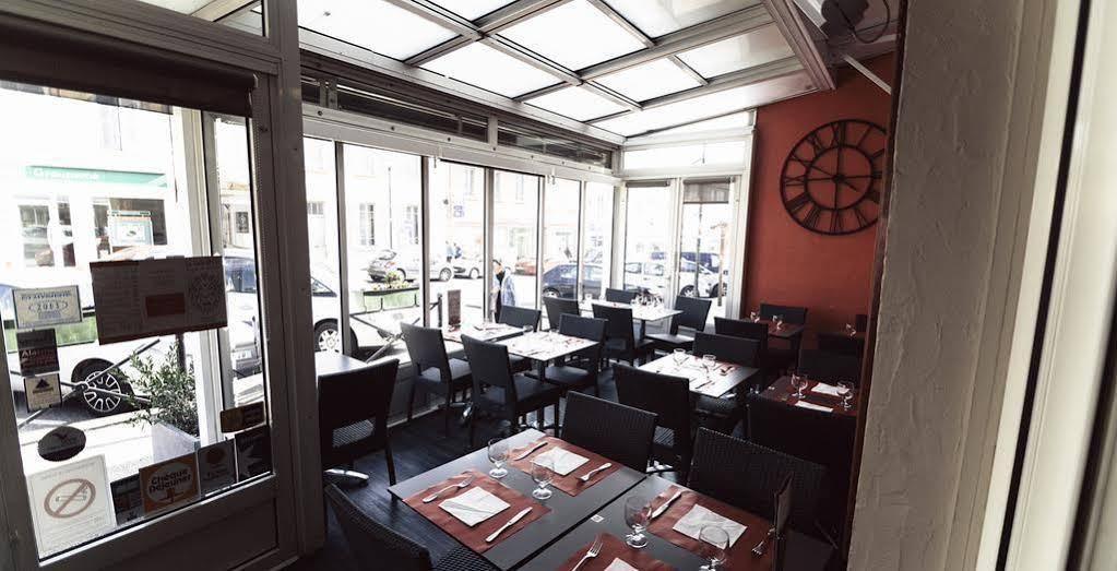 Hotel Brasserie Le Lion D'Or Meximieux Exterior photo